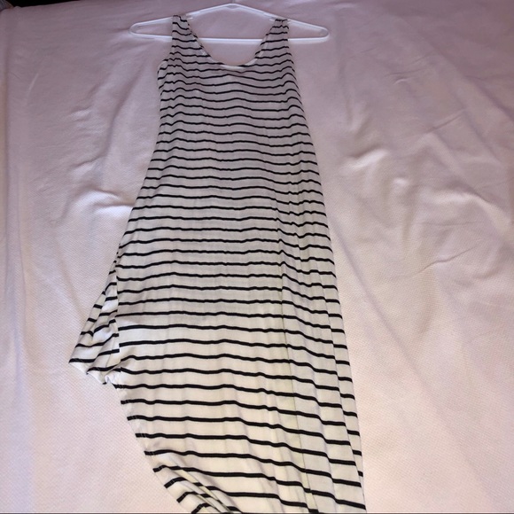Form Fitting Striped Dress - Picture 4 of 6